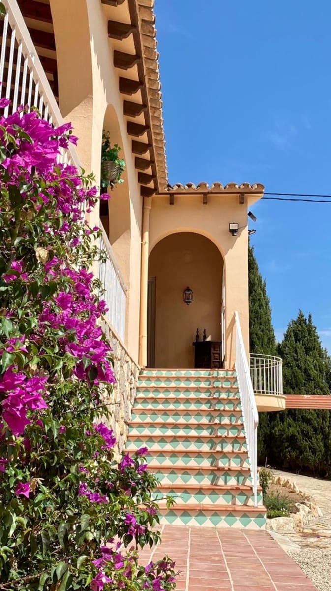 3 bedroom Villa for sale in Benissa with pool - € 849,500 (Ref: 9820749)