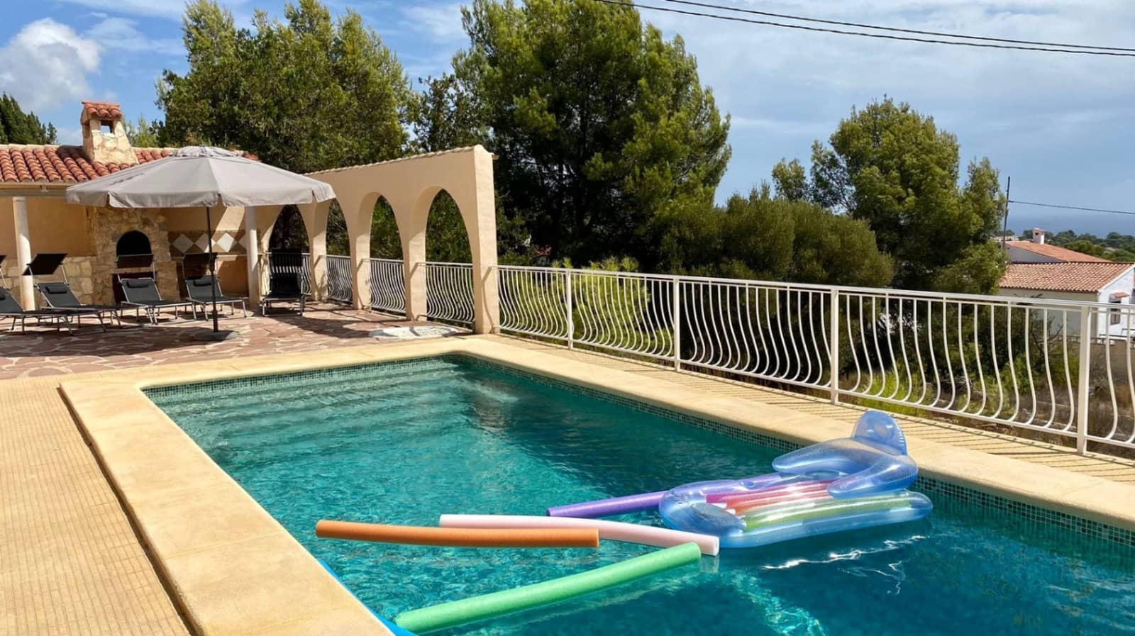 3 bedroom Villa for sale in Benissa with pool - € 849,500 (Ref: 9820749)