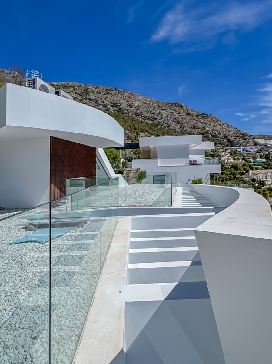 4 bedroom Villa for sale in Altea with pool - € 2,290,000 (Ref: 9823108)