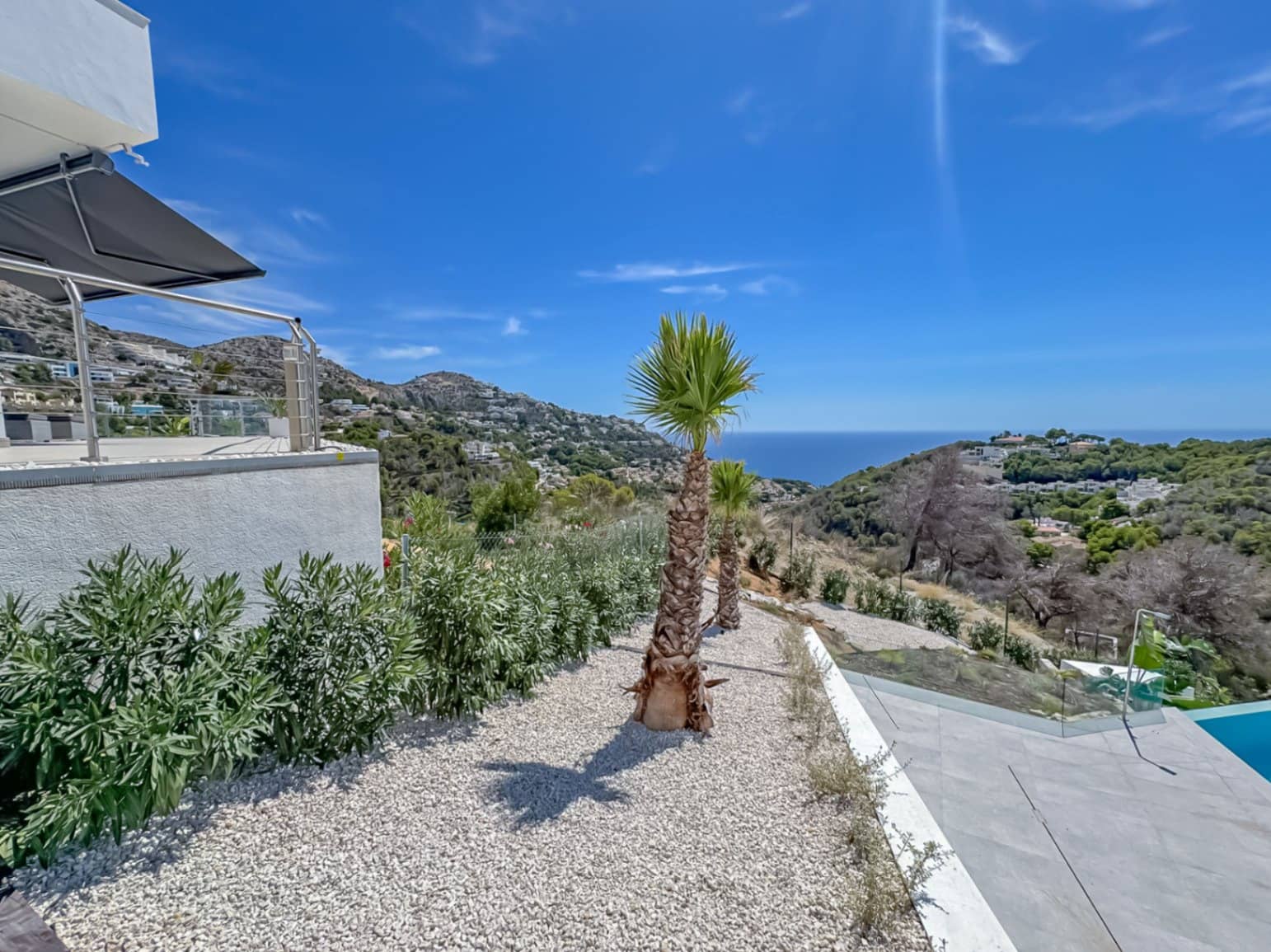 4 bedroom Villa for sale in Altea with pool - € 2,290,000 (Ref: 9823108)