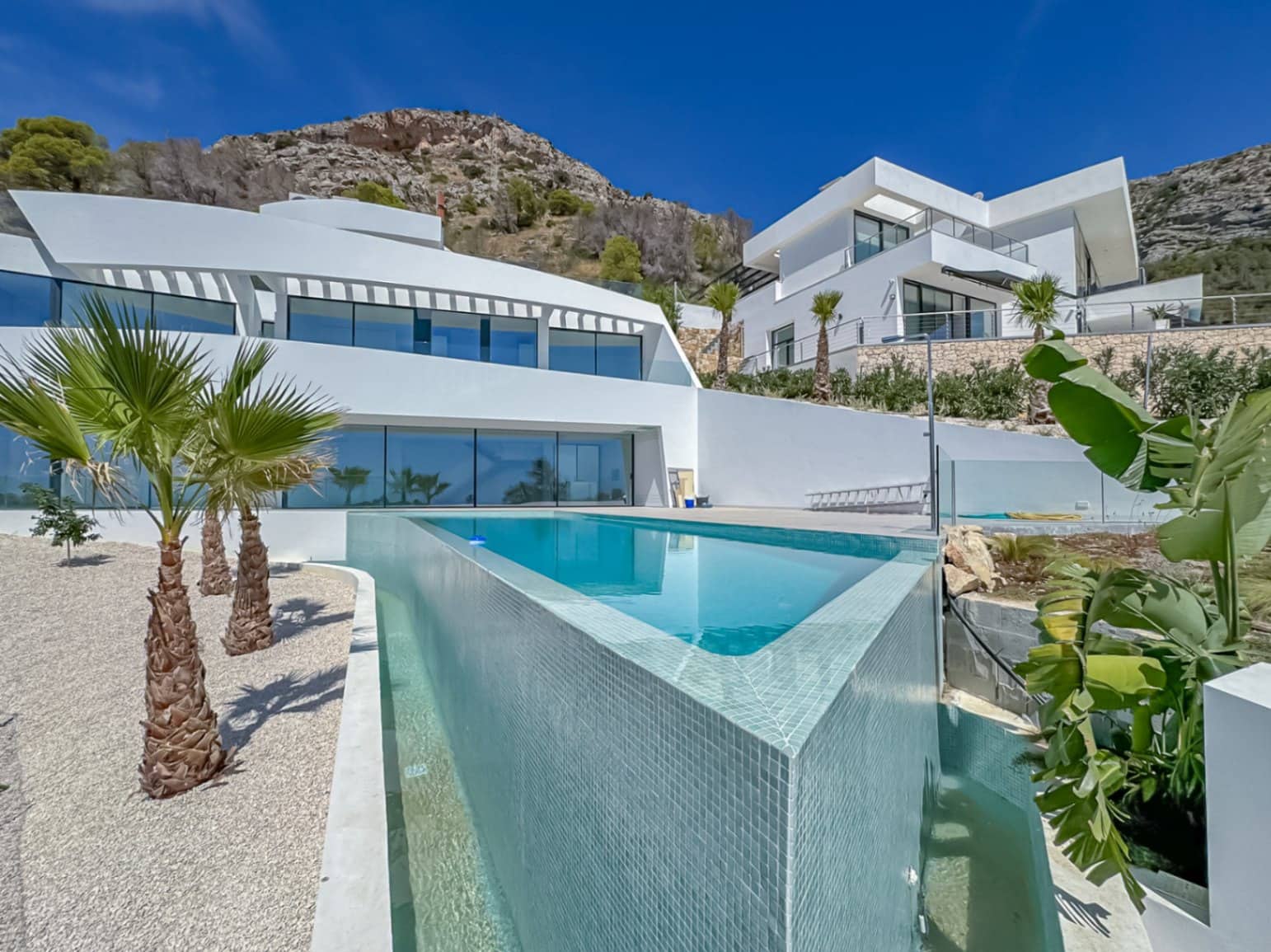 4 bedroom Villa for sale in Altea with pool - € 2,290,000 (Ref: 9823108)