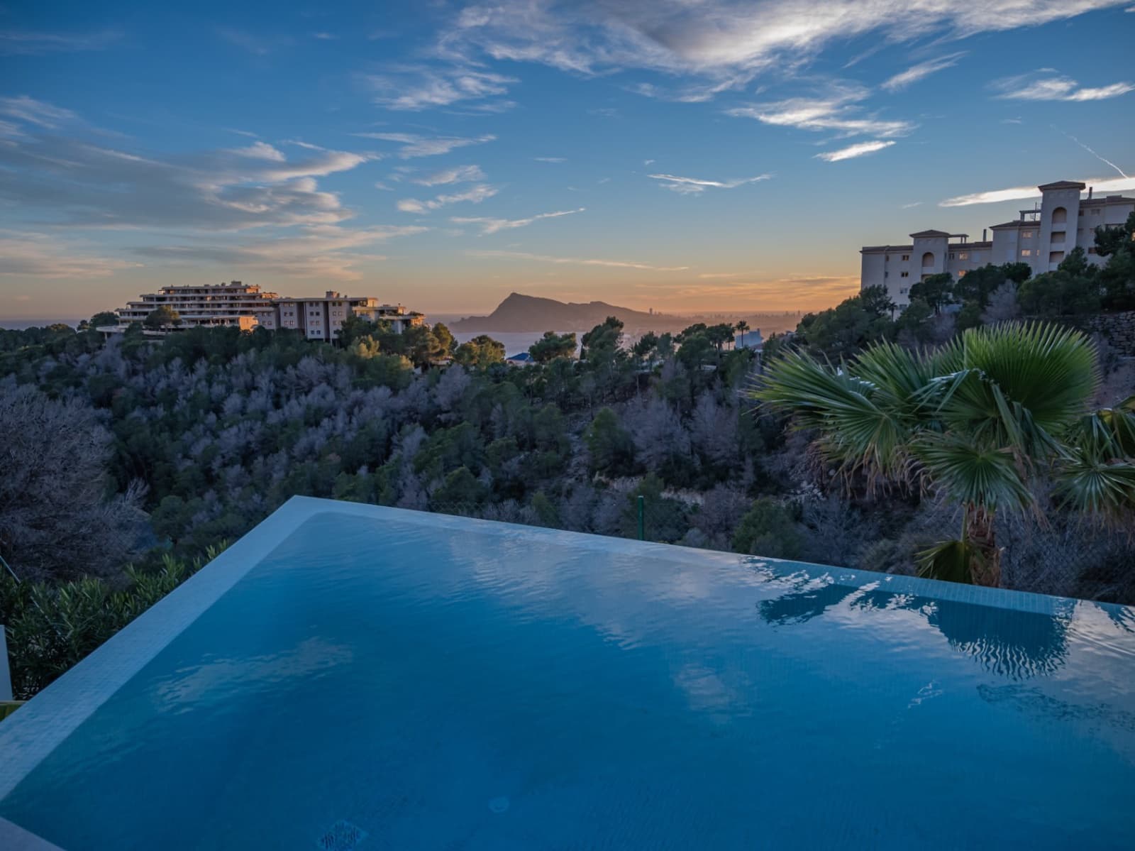 4 bedroom Villa for sale in Altea with pool - € 2,290,000 (Ref: 9823108)
