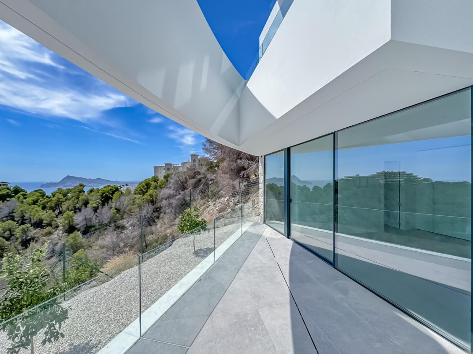 4 bedroom Villa for sale in Altea with pool - € 2,290,000 (Ref: 9823108)