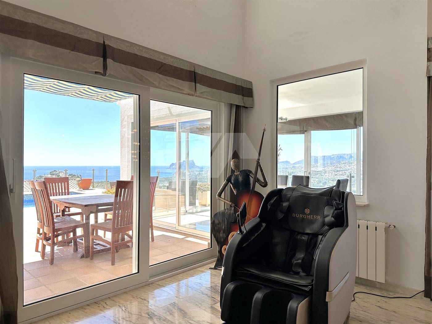 3 bedroom Villa for sale in Moraira with pool - € 990,000 (Ref: 9839650)