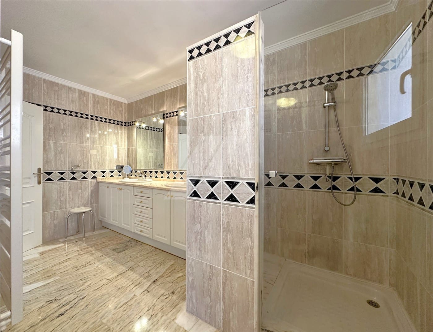 3 bedroom Villa for sale in Moraira with pool - € 990,000 (Ref: 9839650)