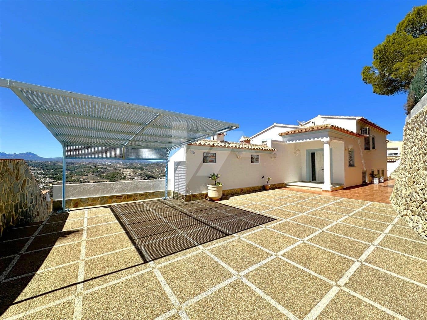 3 bedroom Villa for sale in Moraira with pool - € 990,000 (Ref: 9839650)