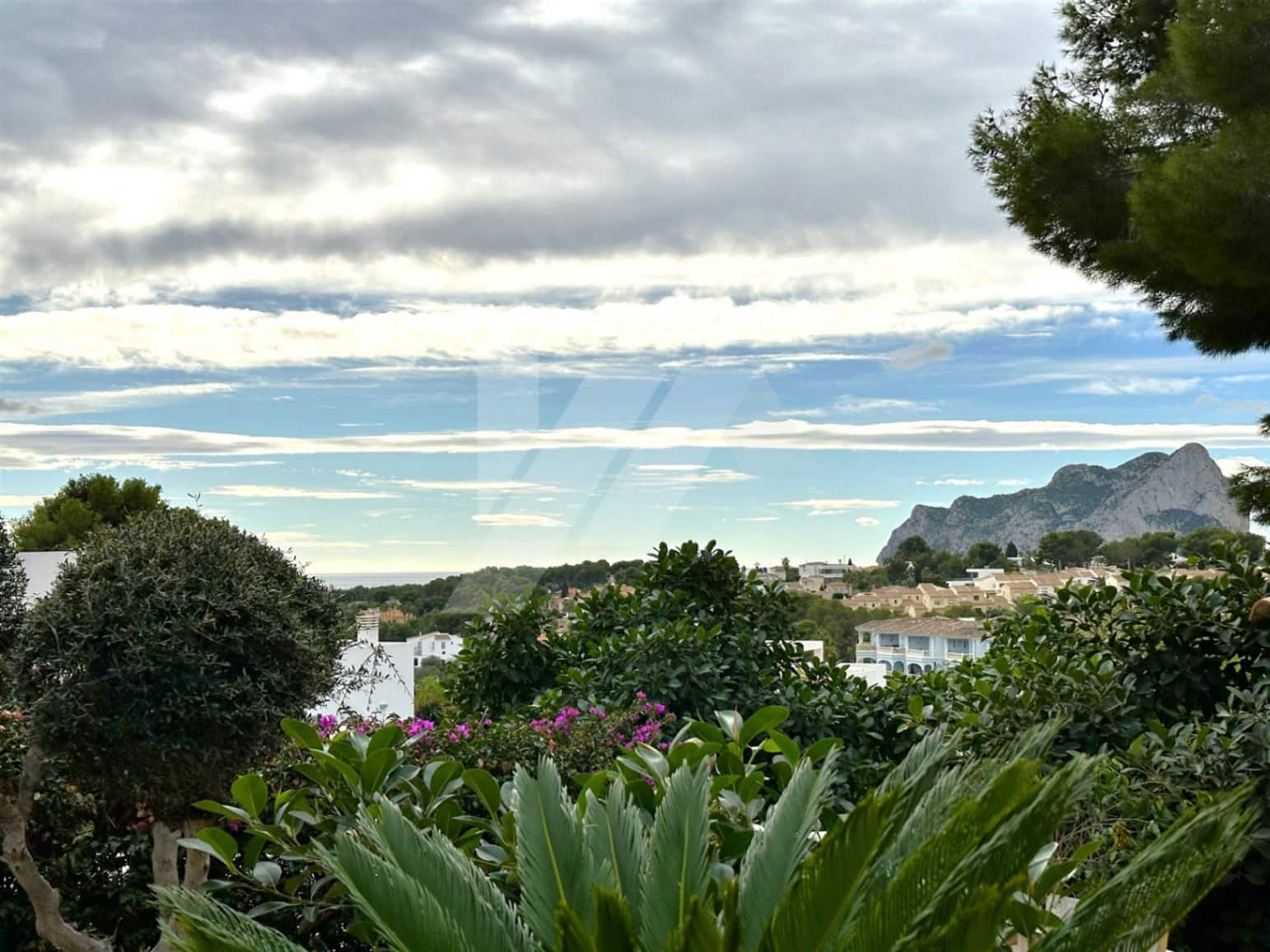 5 bedroom Villa for sale in Benissa with pool - € 700,000 (Ref: 9839658)