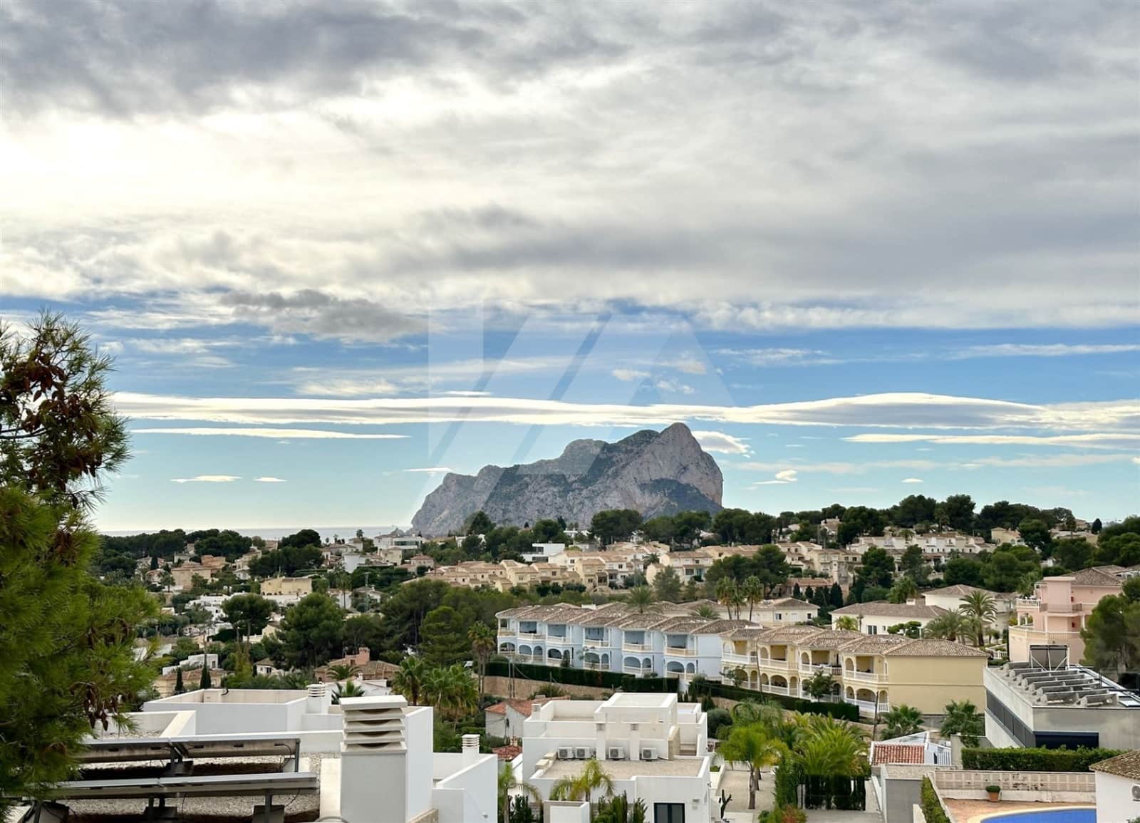 5 bedroom Villa for sale in Benissa with pool - € 700,000 (Ref: 9839658)