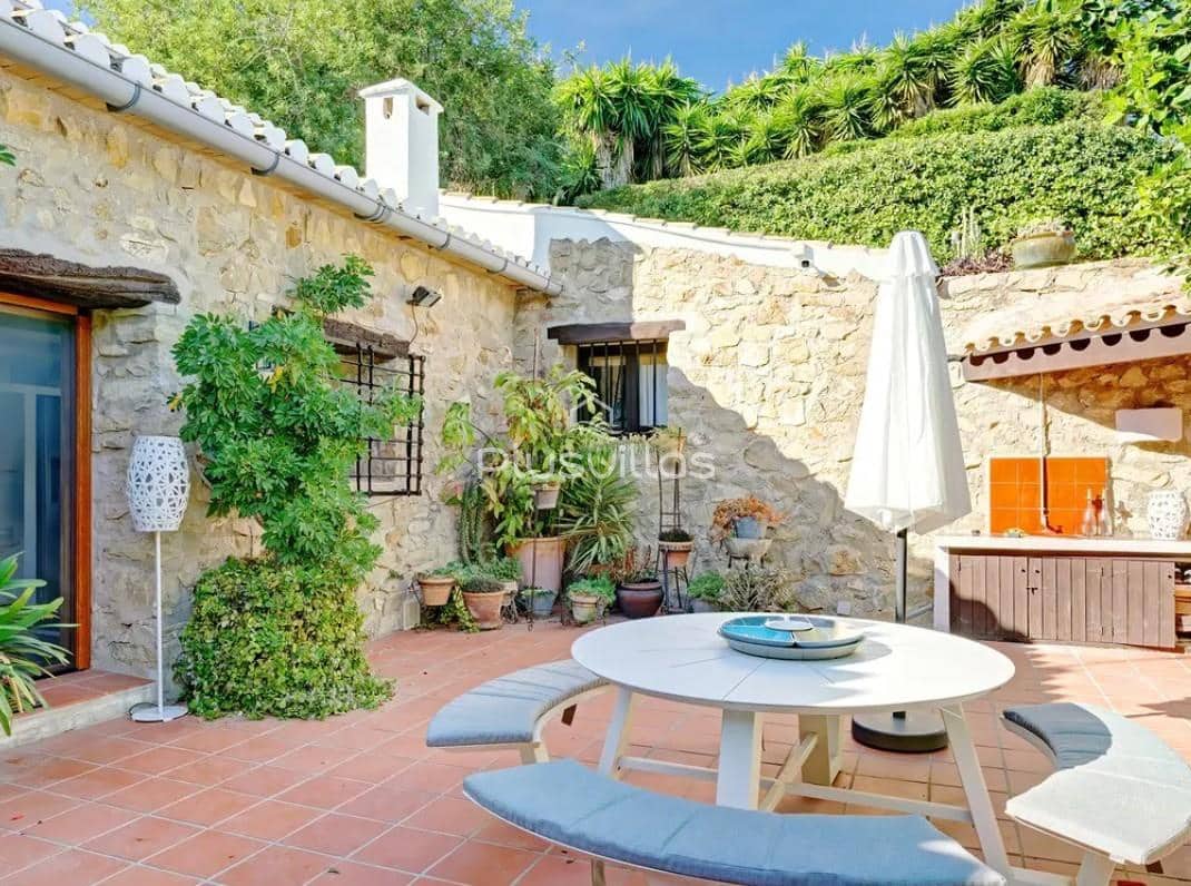 6 soverom Villa til salgs i Benissa med svømmebasseng - € 1 685 000 (Ref: 9862110)