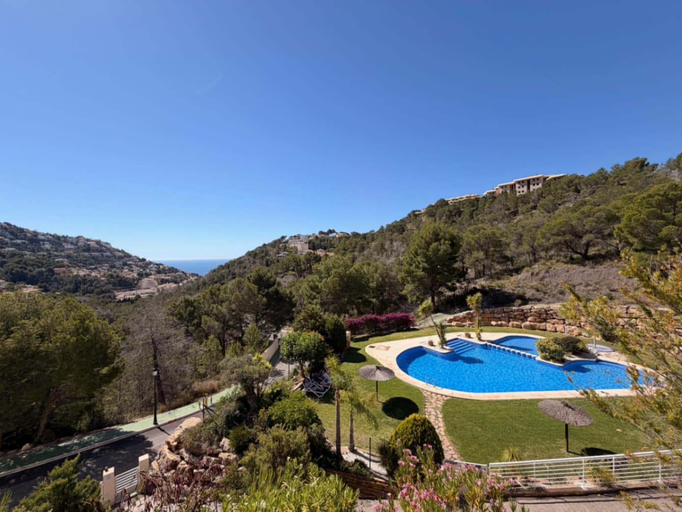 2 bedroom Apartment for sale in Altea with pool - € 375,000 (Ref: 9867269)