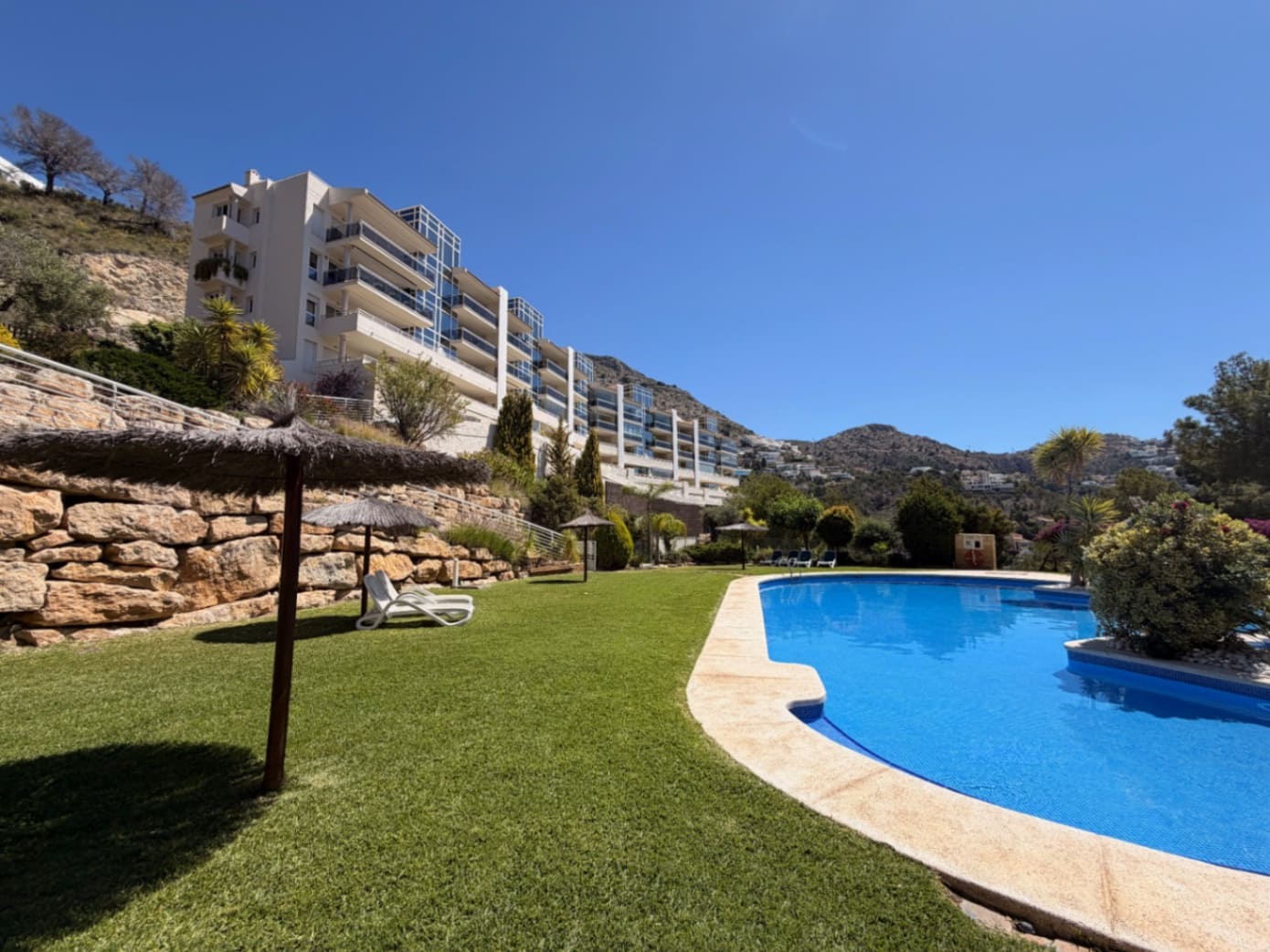 2 bedroom Apartment for sale in Altea with pool - € 375,000 (Ref: 9867269)
