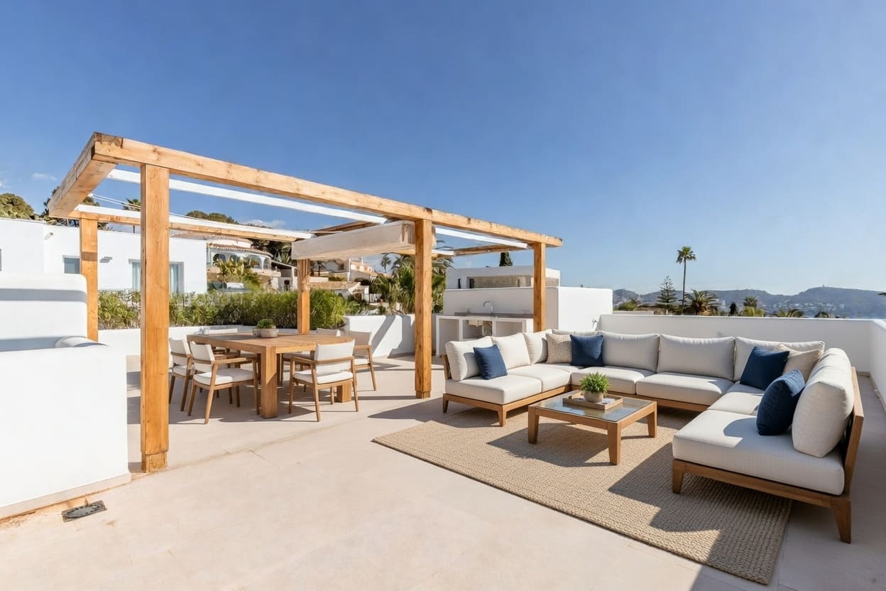 4 bedroom Villa for sale in Moraira with pool - € 2,190,000 (Ref: 9885112)