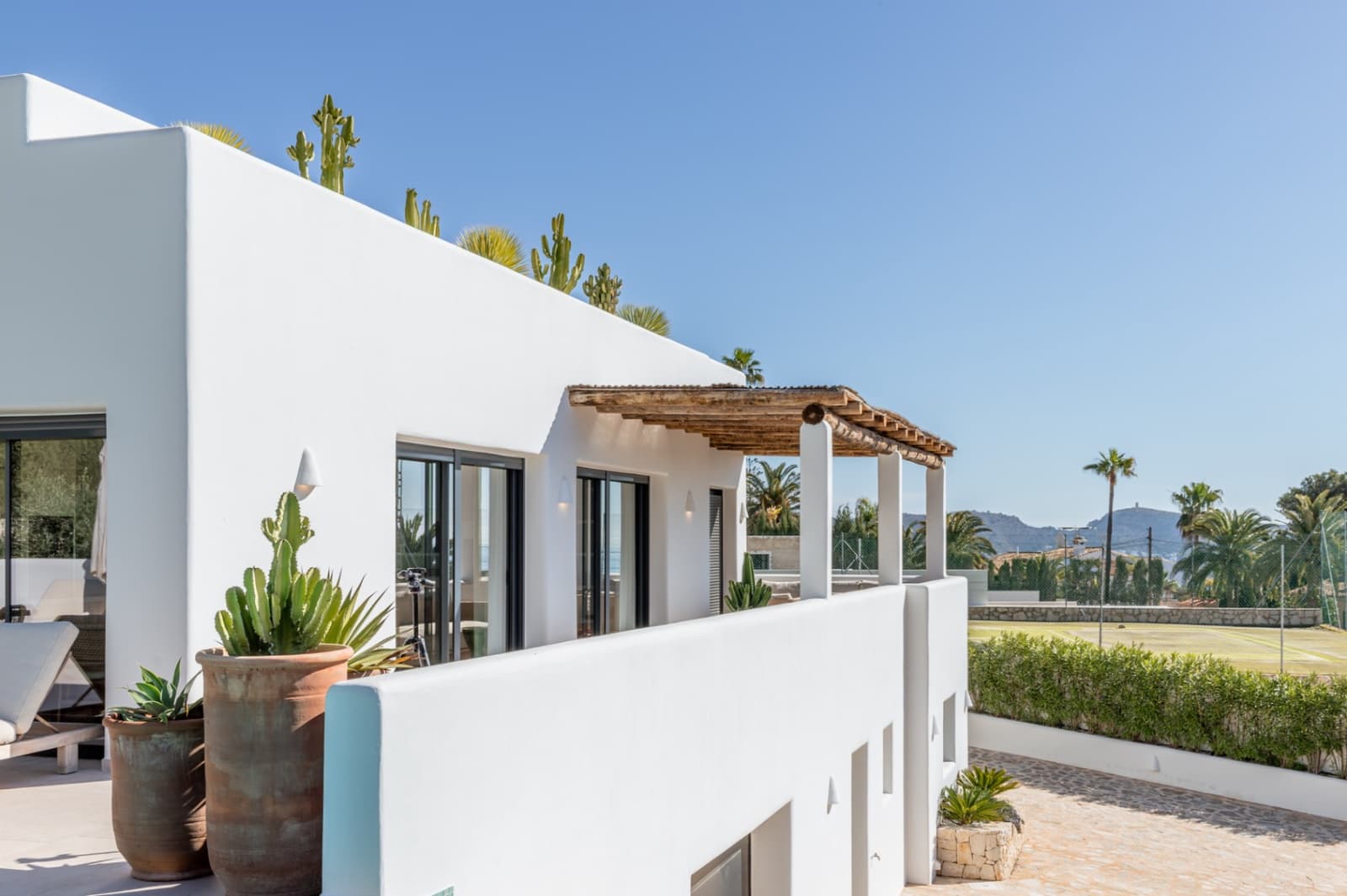 4 bedroom Villa for sale in Moraira with pool - € 2,190,000 (Ref: 9885112)