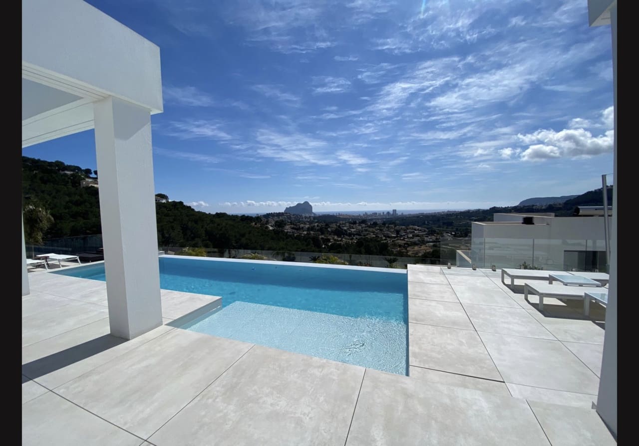 4 bedroom Villa for sale in Calpe / Calp with pool - € 1,150,000 (Ref: 9896907)