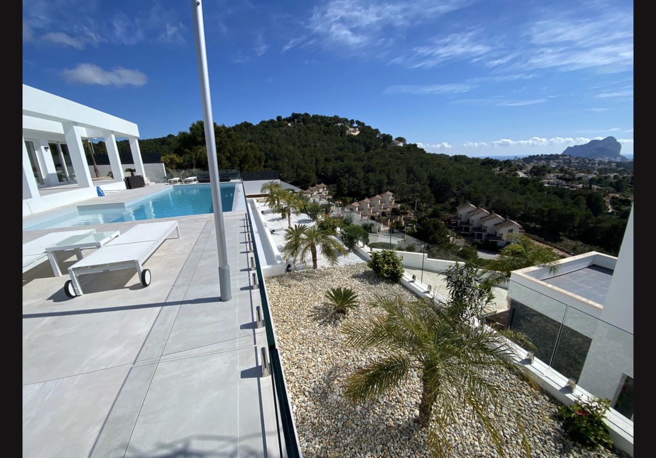 4 bedroom Villa for sale in Calpe / Calp with pool - € 1,150,000 (Ref: 9896907)