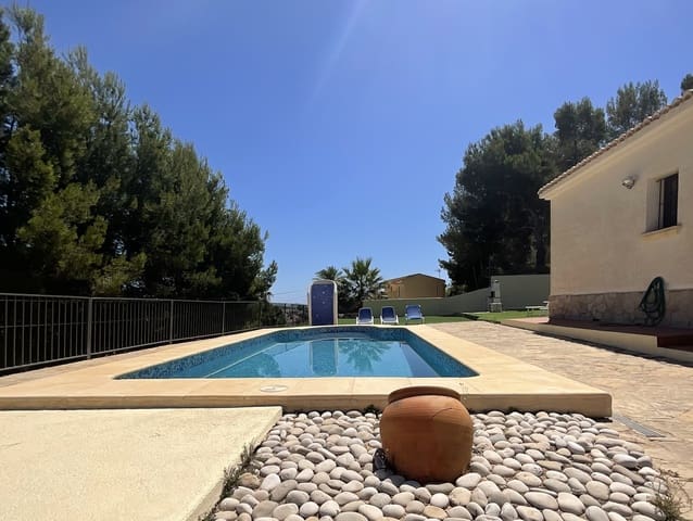 Chalet de 3 habitaciones en Pueblo, Calpe / Calp en venta con piscina - 435.000 € (Ref: 9896910)