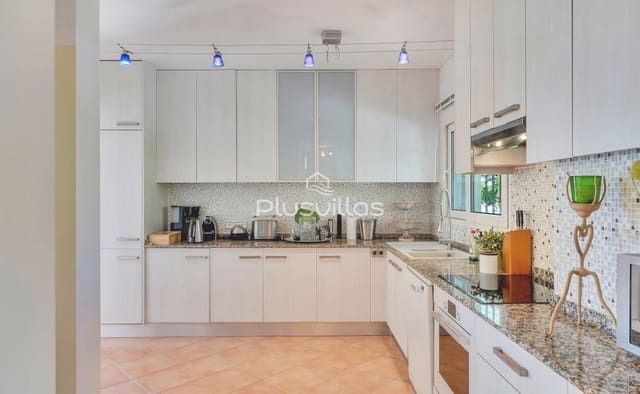 4 Zimmer Villa zu verkaufen in Benissa mit Pool - 1.100.000 € (Ref: 9908276)