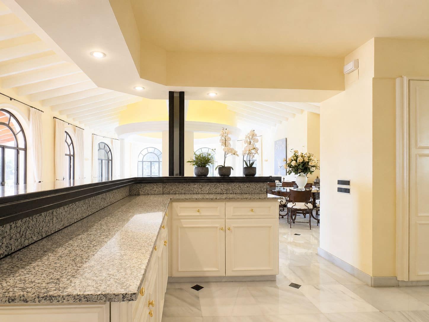 4 bedroom Villa for sale in Altea with pool - € 2,200,000 (Ref: 9908279)