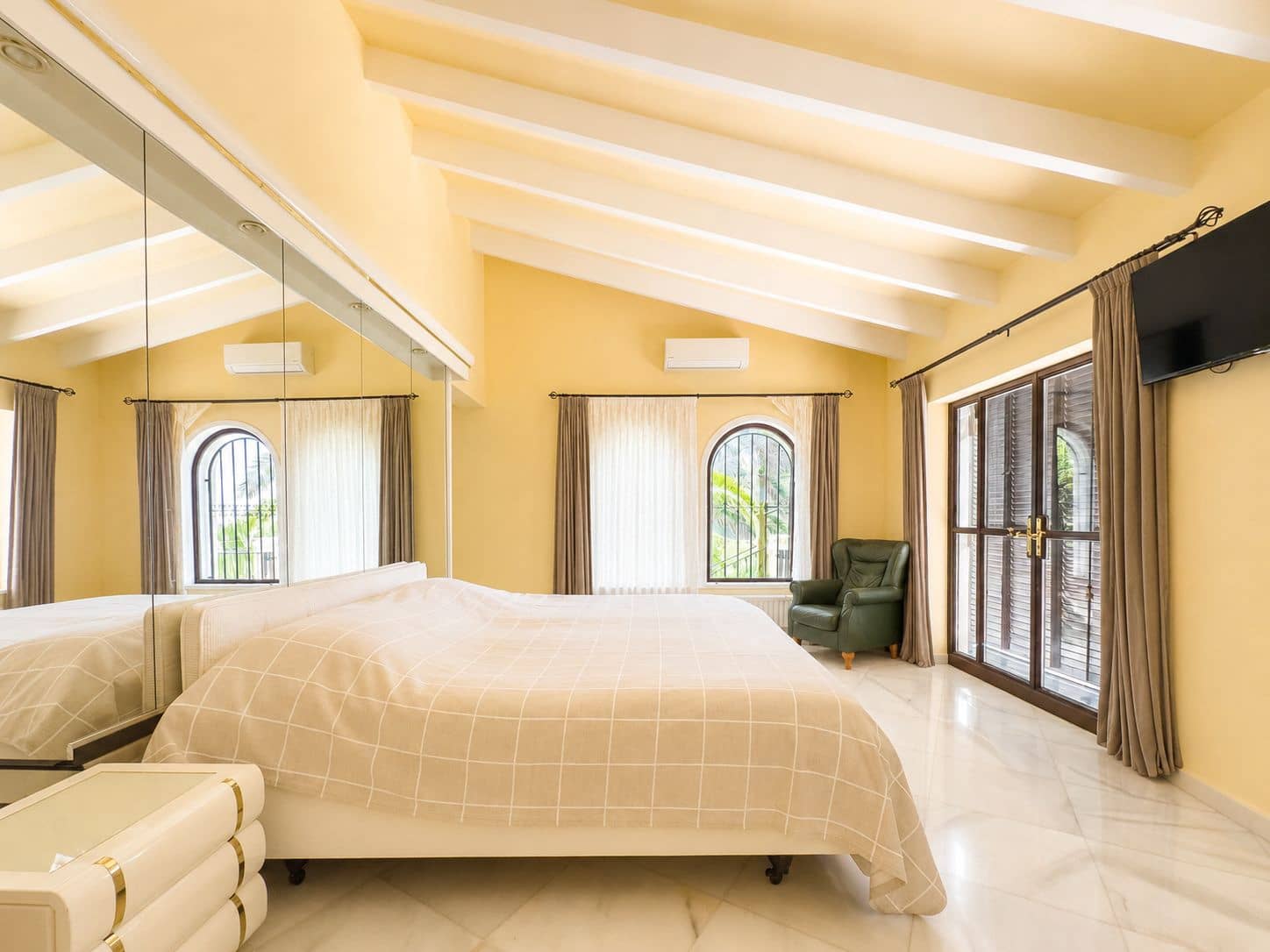 4 bedroom Villa for sale in Altea with pool - € 2,200,000 (Ref: 9908279)