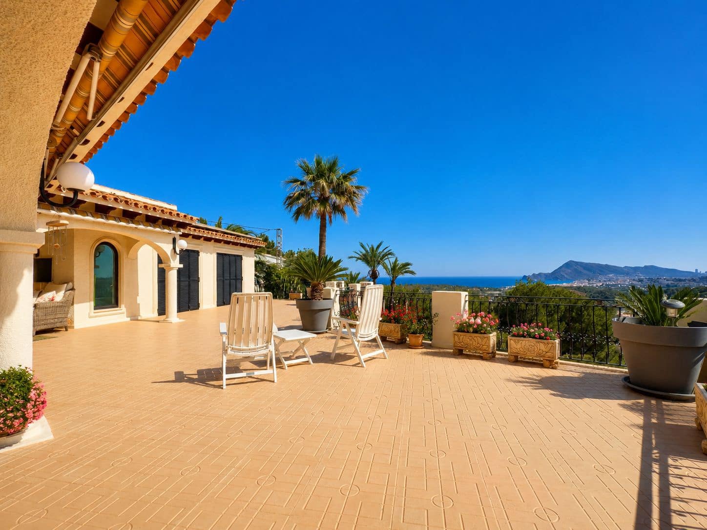 4 bedroom Villa for sale in Altea with pool - € 2,200,000 (Ref: 9908279)