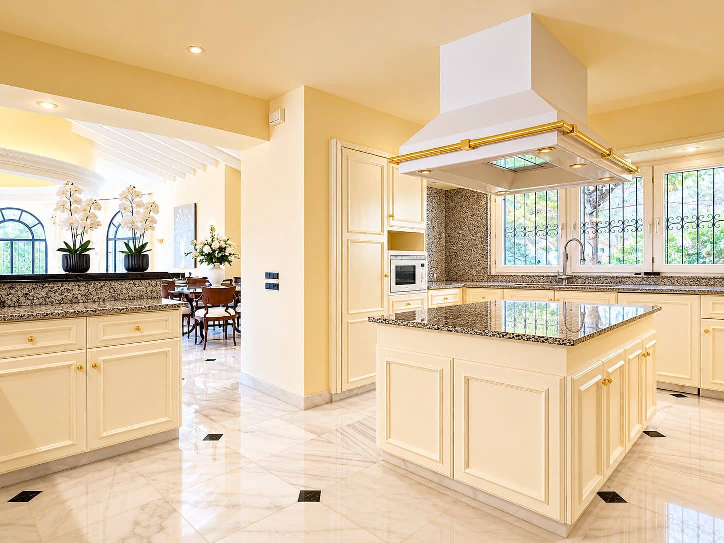 4 bedroom Villa for sale in Altea with pool - € 2,200,000 (Ref: 9908279)