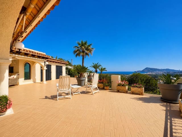 4 bedroom Villa for sale in Altea with pool - € 2,200,000 (Ref: 9908279)