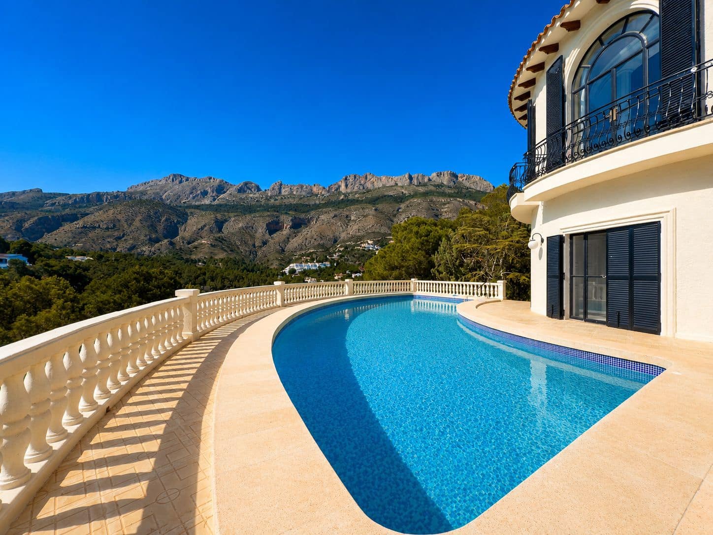 4 bedroom Villa for sale in Altea with pool - € 2,200,000 (Ref: 9908279)