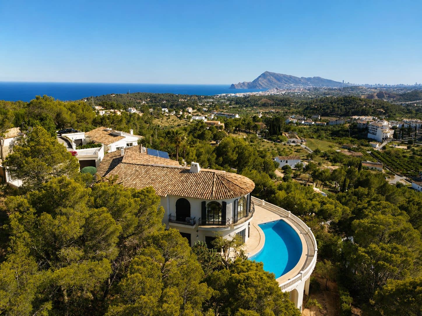 4 bedroom Villa for sale in Altea with pool - € 2,200,000 (Ref: 9908279)