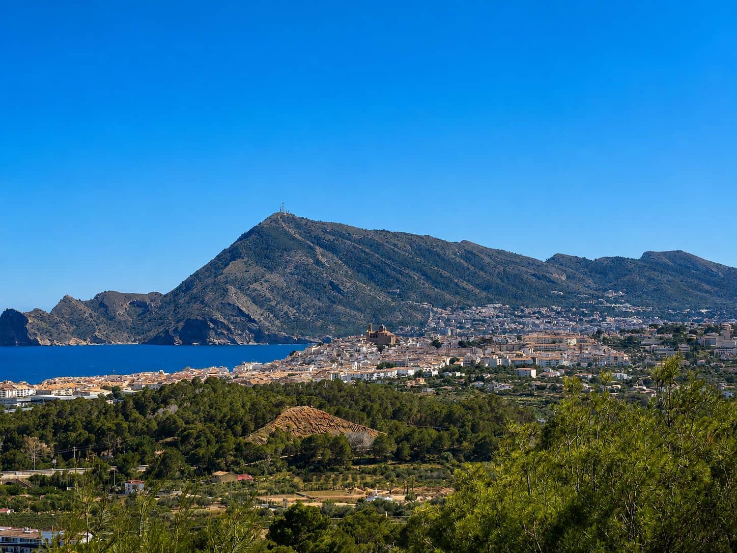 4 bedroom Villa for sale in Altea with pool - € 2,200,000 (Ref: 9908279)
