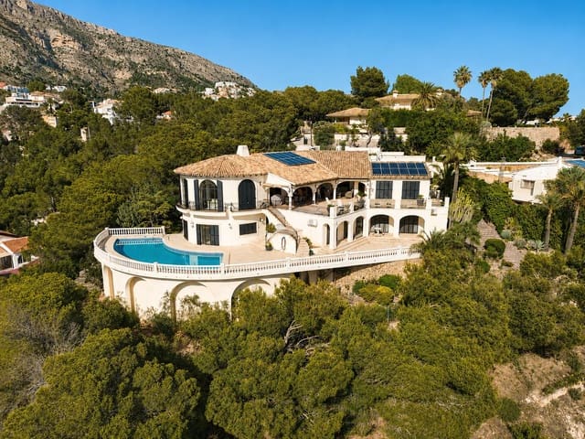 4 bedroom Villa for sale in Altea with pool - € 2,200,000 (Ref: 9908279)