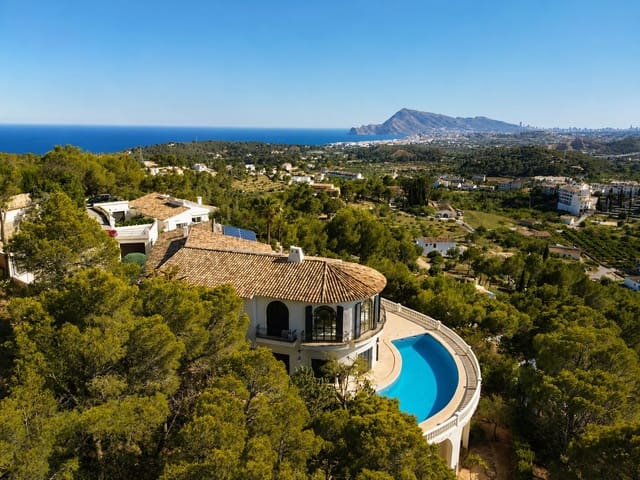 4 bedroom Villa for sale in Altea with pool - € 2,200,000 (Ref: 9908279)