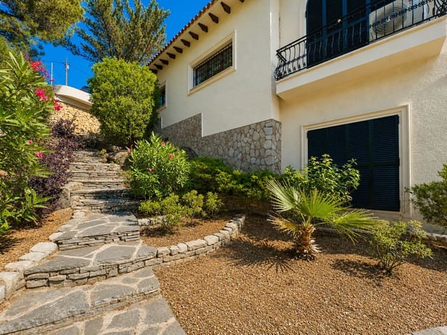 4 bedroom Villa for sale in Altea with pool - € 2,200,000 (Ref: 9908279)