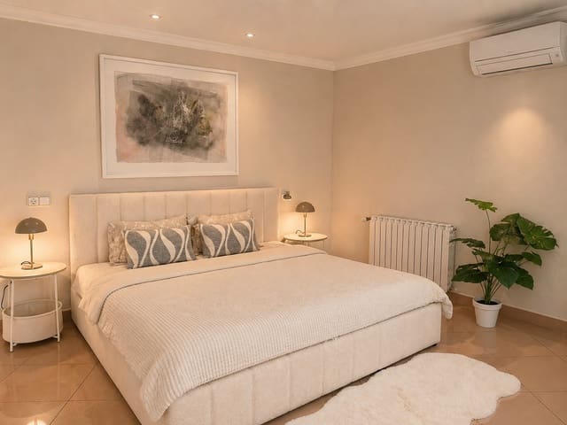 6 soveværelse Villa til salg i Pueblo, Calpe / Calp med swimmingpool - € 960.000 (Ref: 9936664)