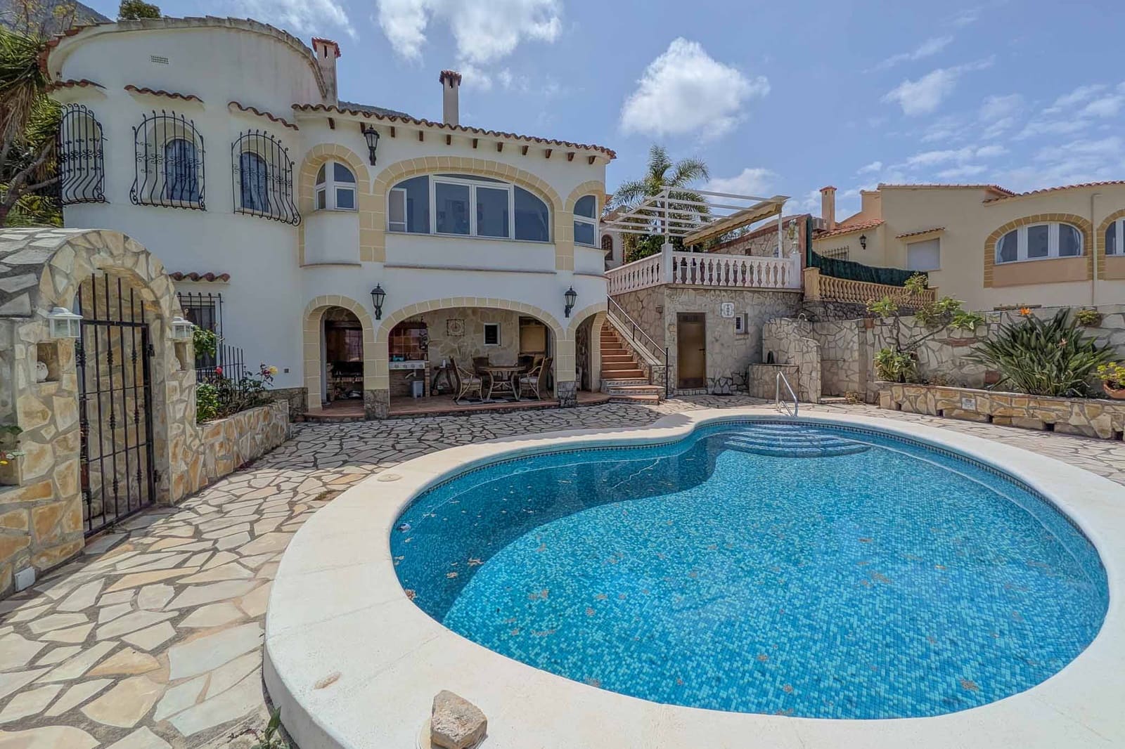 4 bedroom Villa for sale in Denia with pool - € 565,000 (Ref: 9946384)