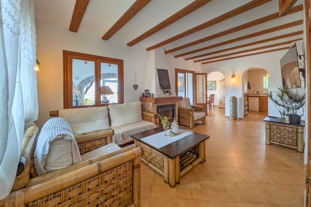 4 bedroom Villa for sale in Dénia with pool - € 565,000 (Ref: 9946384)