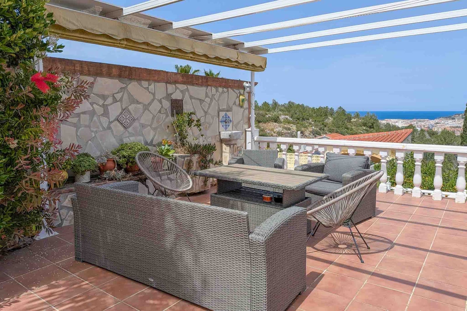 4 bedroom Villa for sale in Denia with pool - € 565,000 (Ref: 9946384)