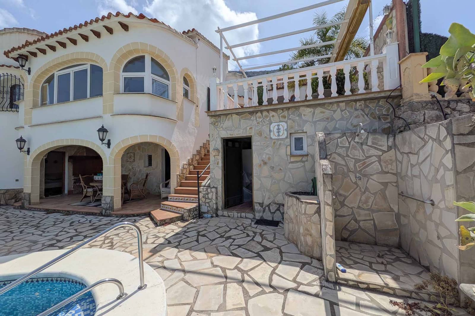 4 bedroom Villa for sale in Denia with pool - € 565,000 (Ref: 9946384)