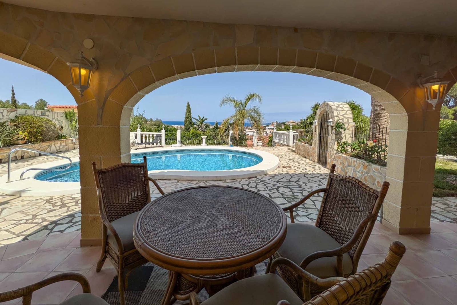 4 bedroom Villa for sale in Denia with pool - € 565,000 (Ref: 9946384)