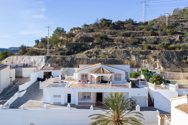 4 soveværelse Villa til salg i Calpe / Calp med swimmingpool - € 690.000 (Ref: 9946414)