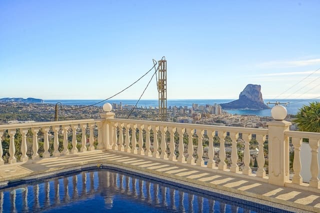 4 soveværelse Villa til salg i Calpe / Calp med swimmingpool - € 690.000 (Ref: 9946414)