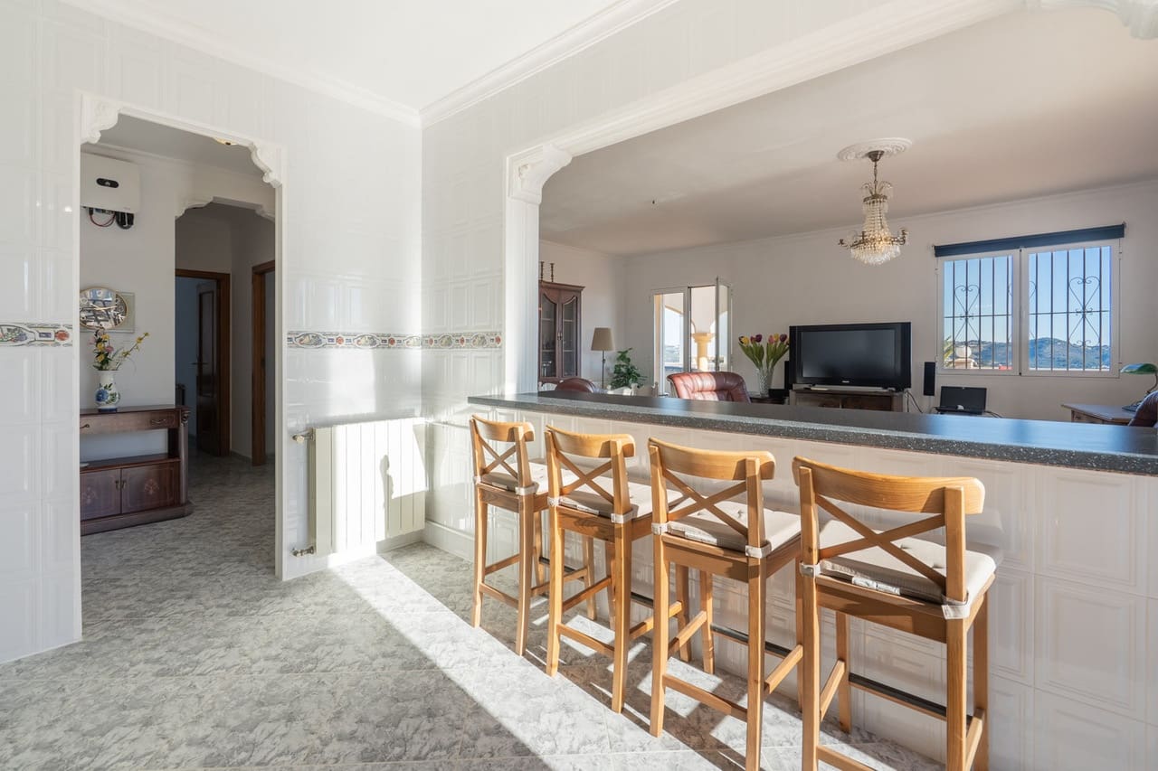 4 soveværelse Villa til salg i Calpe / Calp med swimmingpool - € 690.000 (Ref: 9946414)