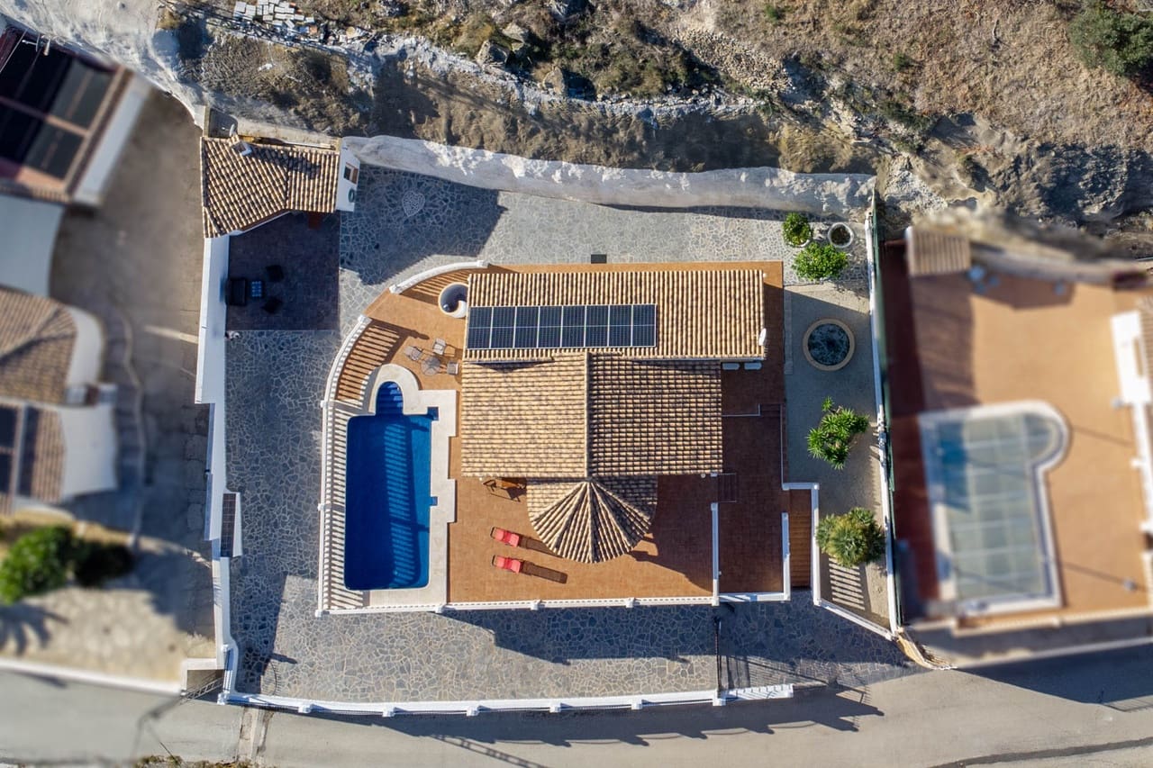 4 soveværelse Villa til salg i Calpe / Calp med swimmingpool - € 690.000 (Ref: 9946414)