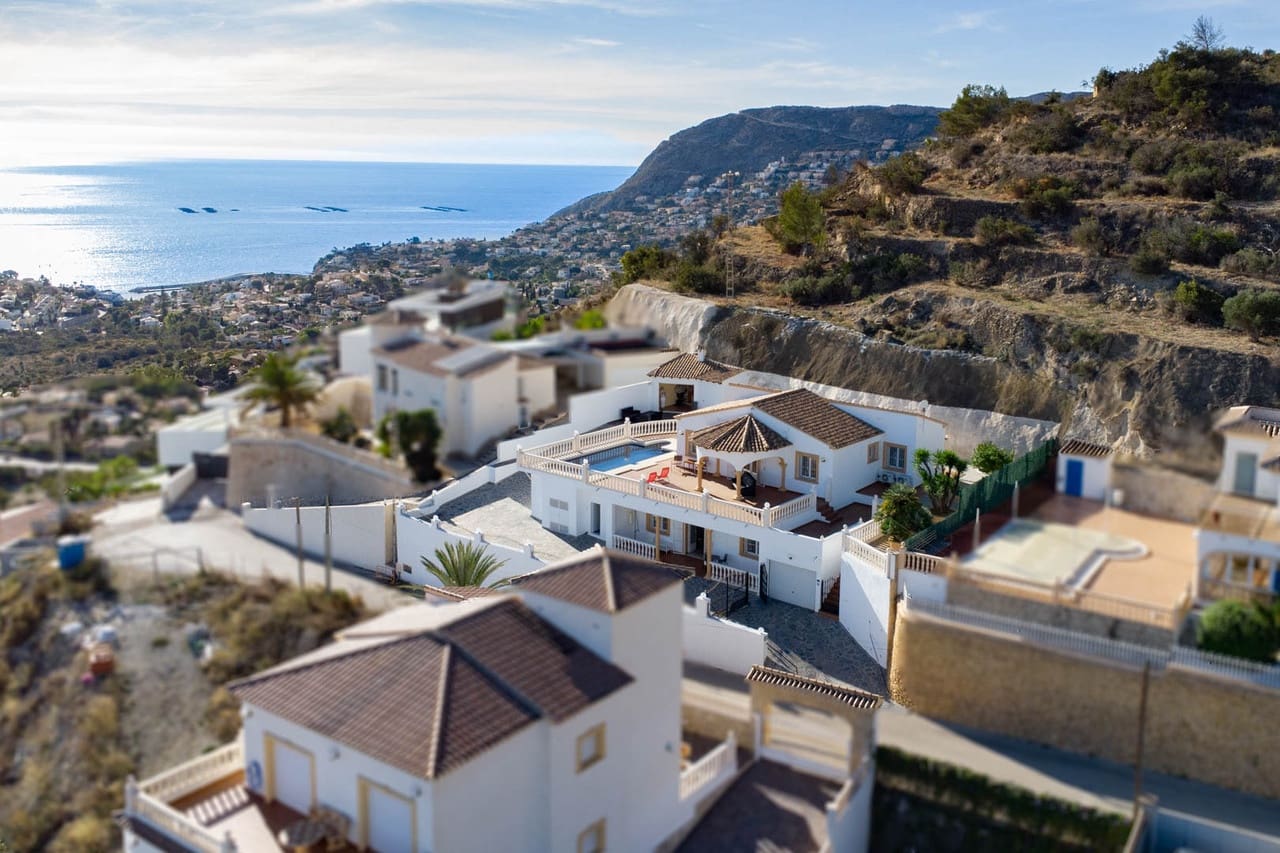 4 soveværelse Villa til salg i Calpe / Calp med swimmingpool - € 690.000 (Ref: 9946414)