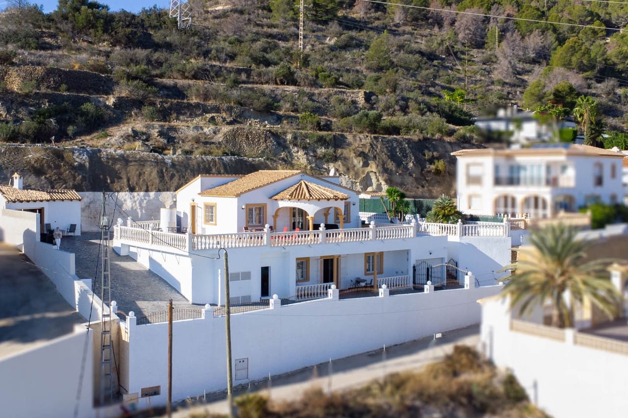 4 soveværelse Villa til salg i Calpe / Calp med swimmingpool - € 690.000 (Ref: 9946414)
