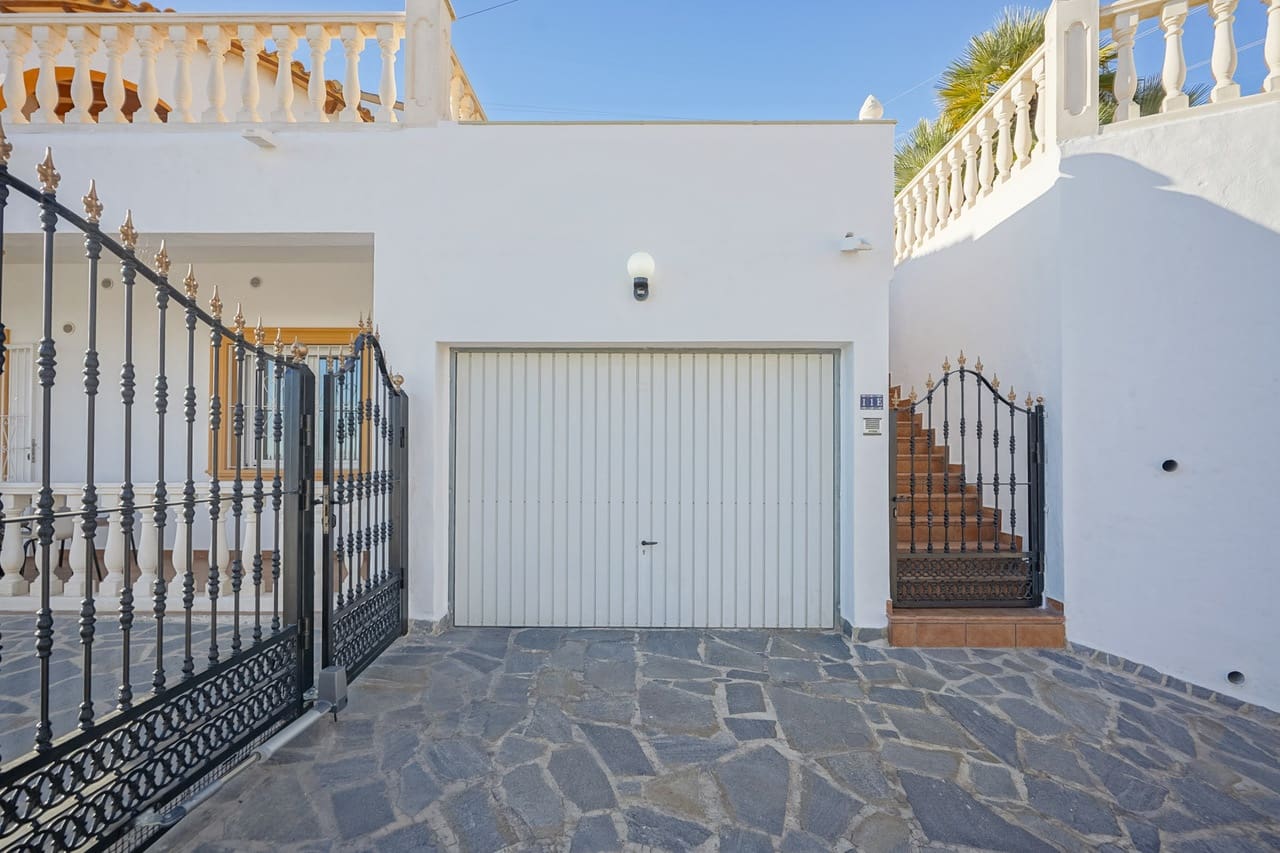 4 soveværelse Villa til salg i Calpe / Calp med swimmingpool - € 690.000 (Ref: 9946414)