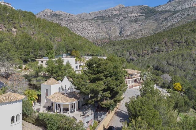 Chalet de 3 habitaciones en Altea en venta con piscina - 530.000 € (Ref: 9946451)