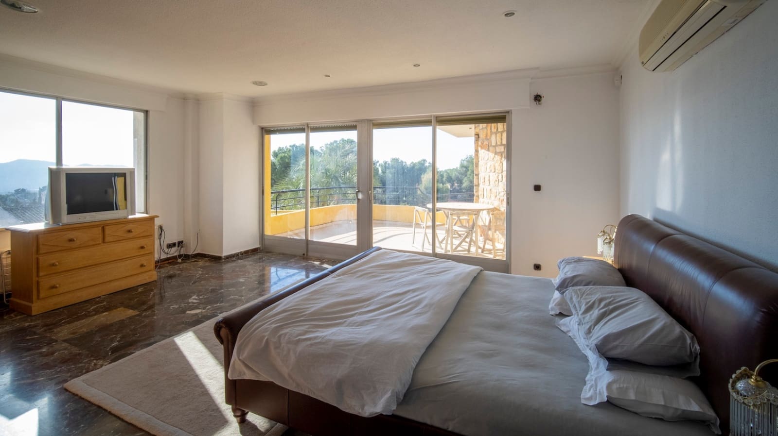 8 bedroom Villa for sale in La Nucia with pool - € 1,250,000 (Ref: 9946504)