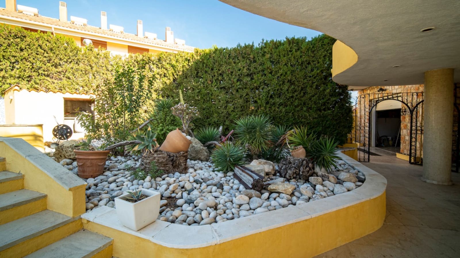 8 bedroom Villa for sale in La Nucia with pool - € 1,250,000 (Ref: 9946504)