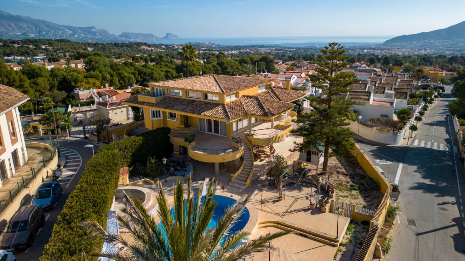 8 bedroom Villa for sale in La Nucia with pool - € 1,250,000 (Ref: 9946504)
