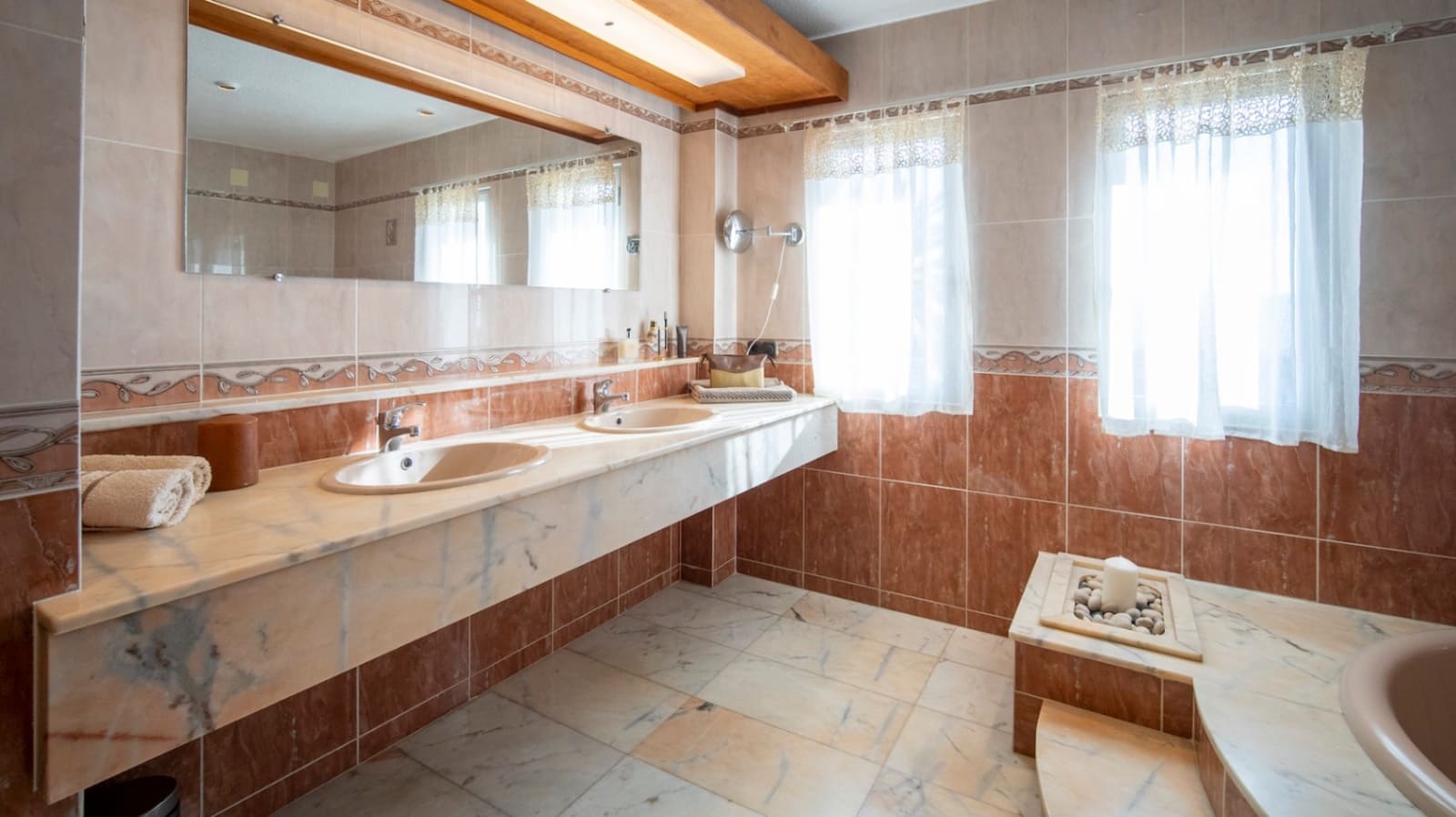 8 bedroom Villa for sale in La Nucia with pool - € 1,250,000 (Ref: 9946504)